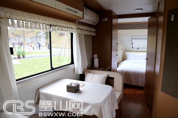 0d9715cb70a04eebbd971e1bb6a5bfee.jpg